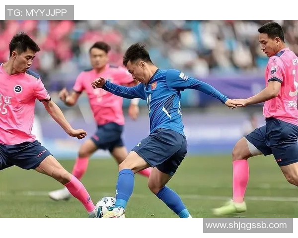 足球明星精彩瞬间高清图片记录展现球场风采与激情对决